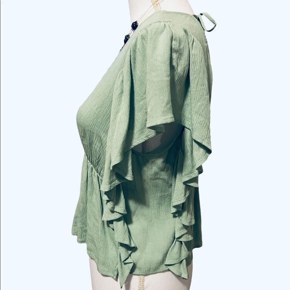 🍀 Altar’d State blouse - Picture 3 of 6